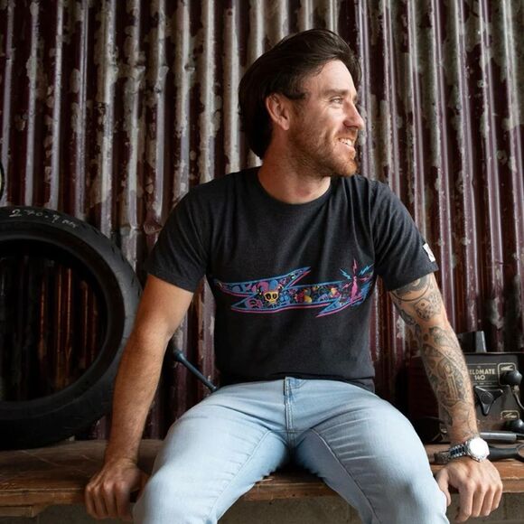 Red Torpedo Lee Johnston Live Wire Anthracite Tee Black L NWT‎ IN PACKAGING - Picture 3 of 7